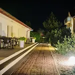 Victoria - Na Parterze Z Lazienkami Z Oddzielnym Wejsciem I Tarasem - Posilki W Zaprzyjaznionym Obiekcie Atlantis Zaraz Obok, Slynacym Z Wybornej Kuchni I Swietnych Opini! Grzybowo